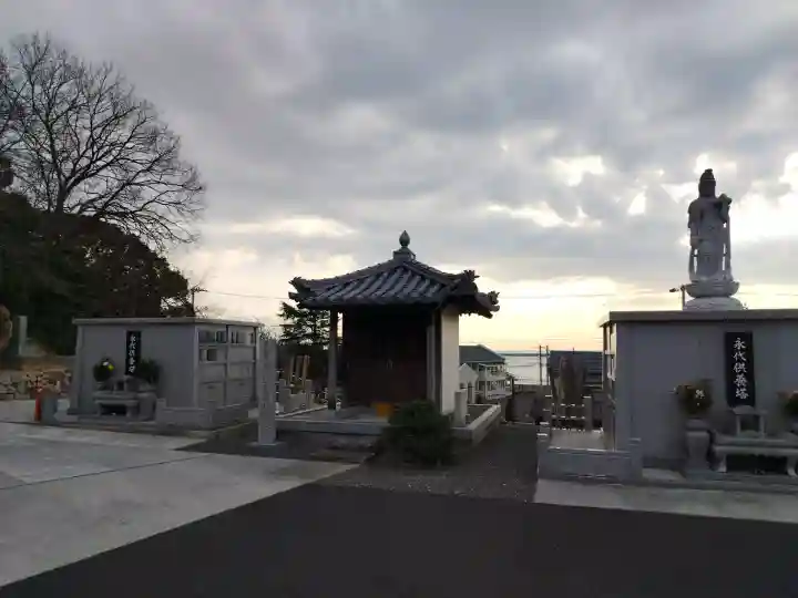 梅津寺の{uncategorized: "未分類", other: "その他", undefined: "問題あり", building: "その他建物", grave: "お墓", sacred_gate: "鳥居", guardian: "狛犬", statue: "像", buddha: "仏像", history: "歴史", nature: "自然", garden: "庭園", animal: "動物", pagoda: "塔", temizu: "手水舎", mountain_gate: "山門・神門", sanctuary: "本殿・本堂", subordinate: "末社・摂社", art: "芸術", scenery: "景色", jizo: "地蔵", ema: "絵馬", goshuin: "御朱印", omikuji: "おみくじ", items: "授与品その他", amulet: "お守り", goshuincho: "御朱印帳", eats: "食事", festival: "お祭り", votive_dance: "神楽", shichigosan: "七五三参", wedding: "結婚式", experience: "体験その他", initially: "初詣", around: "周辺", anti_infection: "感染症対策"}