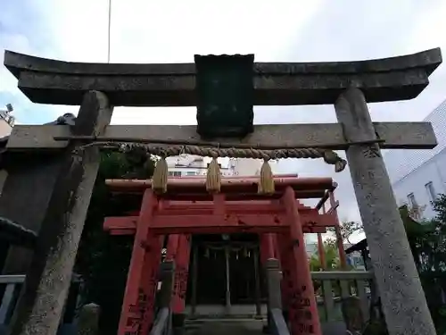 道官稲荷神社の鳥居