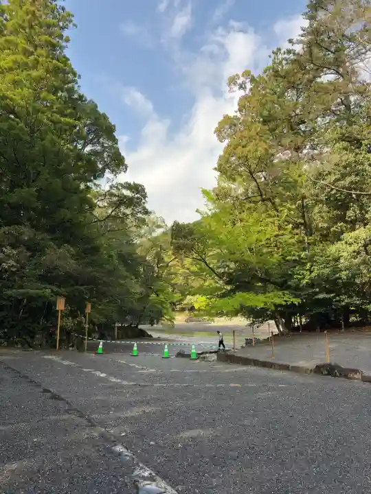伊勢神宮内宮(皇大神宮)の{uncategorized: "未分類", other: "その他", undefined: "問題あり", building: "その他建物", grave: "お墓", sacred_gate: "鳥居", guardian: "狛犬", statue: "像", buddha: "仏像", history: "歴史", nature: "自然", garden: "庭園", animal: "動物", pagoda: "塔", temizu: "手水舎", mountain_gate: "山門・神門", sanctuary: "本殿・本堂", subordinate: "末社・摂社", art: "芸術", scenery: "景色", jizo: "地蔵", ema: "絵馬", goshuin: "御朱印", omikuji: "おみくじ", items: "授与品その他", amulet: "お守り", goshuincho: "御朱印帳", eats: "食事", festival: "お祭り", votive_dance: "神楽", shichigosan: "七五三参", wedding: "結婚式", experience: "体験その他", initially: "初詣", around: "周辺", anti_infection: "感染症対策"}
