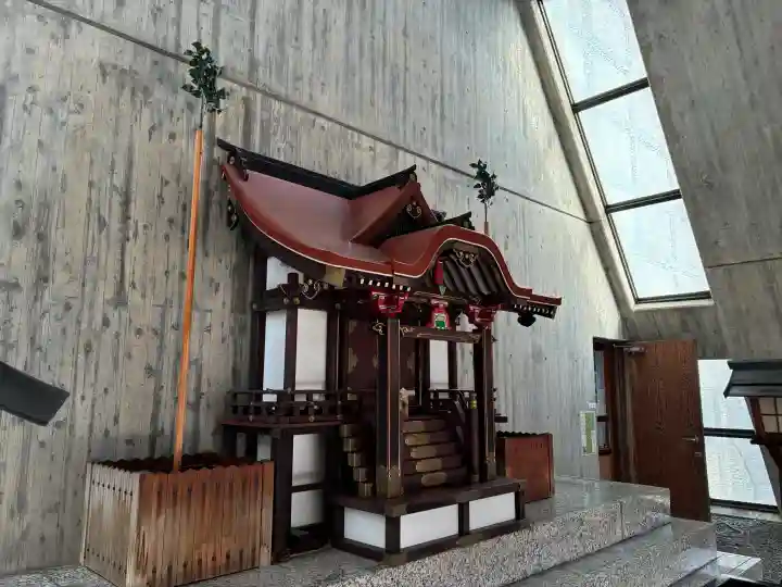熊野神社衣笠分社の{uncategorized: "未分類", other: "その他", undefined: "問題あり", building: "その他建物", grave: "お墓", sacred_gate: "鳥居", guardian: "狛犬", statue: "像", buddha: "仏像", history: "歴史", nature: "自然", garden: "庭園", animal: "動物", pagoda: "塔", temizu: "手水舎", mountain_gate: "山門・神門", sanctuary: "本殿・本堂", subordinate: "末社・摂社", art: "芸術", scenery: "景色", jizo: "地蔵", ema: "絵馬", goshuin: "御朱印", omikuji: "おみくじ", items: "授与品その他", amulet: "お守り", goshuincho: "御朱印帳", eats: "食事", festival: "お祭り", votive_dance: "神楽", shichigosan: "七五三参", wedding: "結婚式", experience: "体験その他", initially: "初詣", around: "周辺", anti_infection: "感染症対策"}
