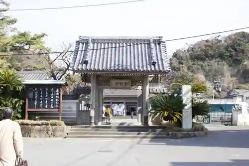 光明寺の山門