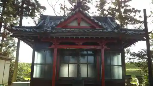 稲荷神社の本殿