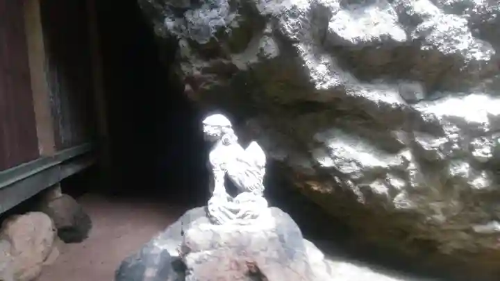 穴井戸観音の狛犬