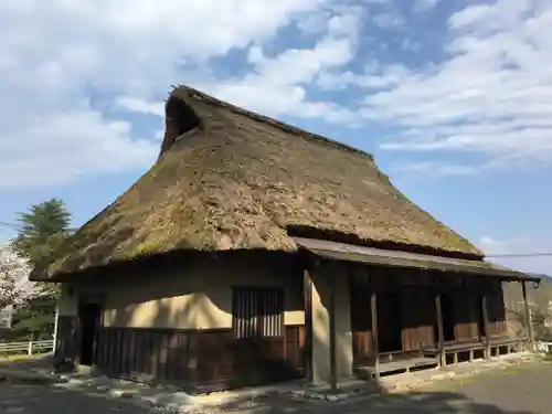 神明社の本殿