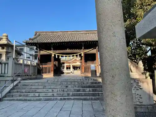 岡山神社の山門