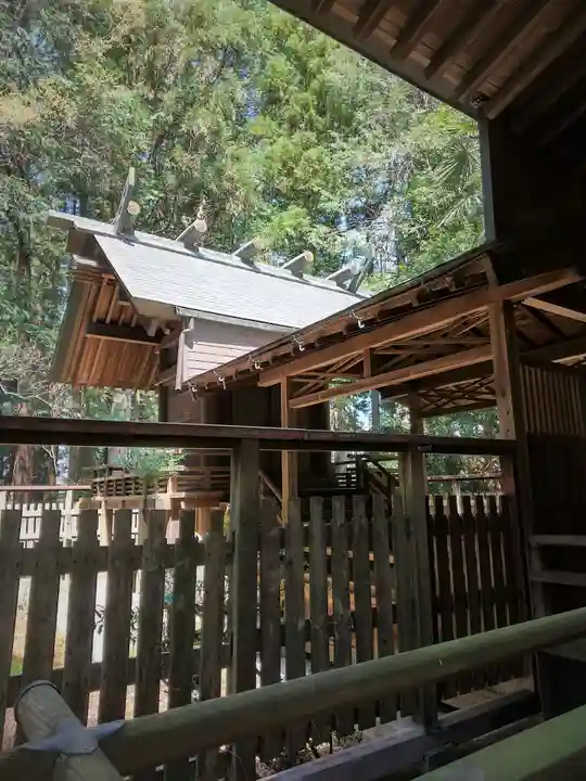 高岩神社の本殿・本堂