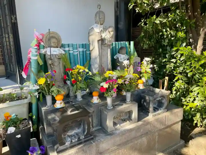 寛受院の{uncategorized: "未分類", other: "その他", undefined: "問題あり", building: "その他建物", grave: "お墓", sacred_gate: "鳥居", guardian: "狛犬", statue: "像", buddha: "仏像", history: "歴史", nature: "自然", garden: "庭園", animal: "動物", pagoda: "塔", temizu: "手水舎", mountain_gate: "山門・神門", sanctuary: "本殿・本堂", subordinate: "末社・摂社", art: "芸術", scenery: "景色", jizo: "地蔵", ema: "絵馬", goshuin: "御朱印", omikuji: "おみくじ", items: "授与品その他", amulet: "お守り", goshuincho: "御朱印帳", eats: "食事", festival: "お祭り", votive_dance: "神楽", shichigosan: "七五三参", wedding: "結婚式", experience: "体験その他", initially: "初詣", around: "周辺", anti_infection: "感染症対策"}