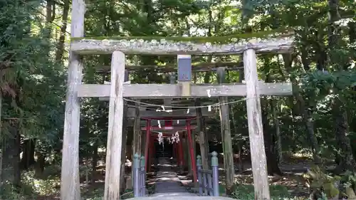 新屋山神社の鳥居