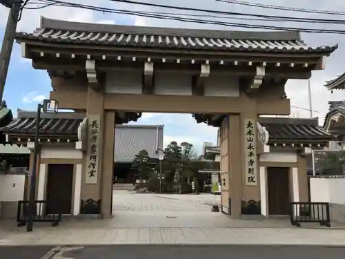 永平寺別院長谷寺の山門