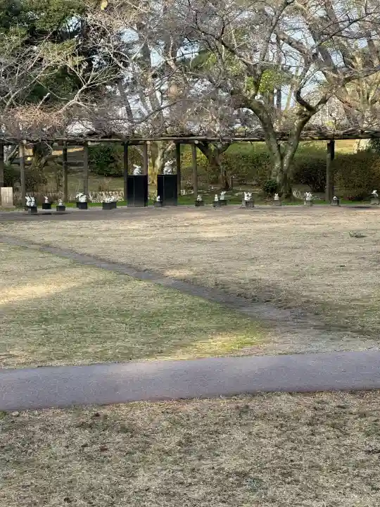 出雲大社の{uncategorized: "未分類", other: "その他", undefined: "問題あり", building: "その他建物", grave: "お墓", sacred_gate: "鳥居", guardian: "狛犬", statue: "像", buddha: "仏像", history: "歴史", nature: "自然", garden: "庭園", animal: "動物", pagoda: "塔", temizu: "手水舎", mountain_gate: "山門・神門", sanctuary: "本殿・本堂", subordinate: "末社・摂社", art: "芸術", scenery: "景色", jizo: "地蔵", ema: "絵馬", goshuin: "御朱印", omikuji: "おみくじ", items: "授与品その他", amulet: "お守り", goshuincho: "御朱印帳", eats: "食事", festival: "お祭り", votive_dance: "神楽", shichigosan: "七五三参", wedding: "結婚式", experience: "体験その他", initially: "初詣", around: "周辺", anti_infection: "感染症対策"}