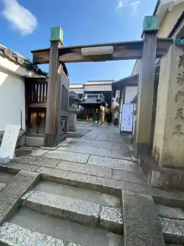 両足院の{uncategorized: "未分類", other: "その他", undefined: "問題あり", building: "その他建物", grave: "お墓", sacred_gate: "鳥居", guardian: "狛犬", statue: "像", buddha: "仏像", history: "歴史", nature: "自然", garden: "庭園", animal: "動物", pagoda: "塔", temizu: "手水舎", mountain_gate: "山門・神門", sanctuary: "本殿・本堂", subordinate: "末社・摂社", art: "芸術", scenery: "景色", jizo: "地蔵", ema: "絵馬", goshuin: "御朱印", omikuji: "おみくじ", items: "授与品その他", amulet: "お守り", goshuincho: "御朱印帳", eats: "食事", festival: "お祭り", votive_dance: "神楽", shichigosan: "七五三参", wedding: "結婚式", experience: "体験その他", initially: "初詣", around: "周辺", anti_infection: "感染症対策"}