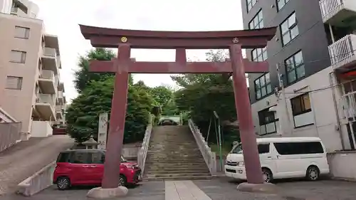 白金氷川神社の鳥居