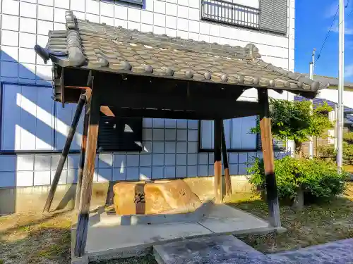 神明社の手水舎