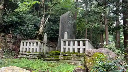 後鳥羽神社の像