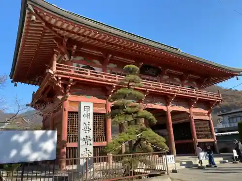 甲斐善光寺の山門