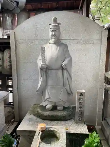 若一神社の像