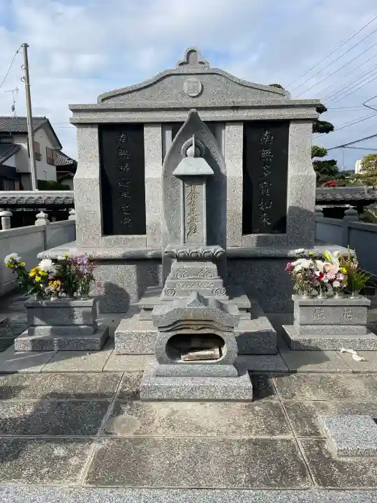 眞隆寺の{uncategorized: "未分類", other: "その他", undefined: "問題あり", building: "その他建物", grave: "お墓", sacred_gate: "鳥居", guardian: "狛犬", statue: "像", buddha: "仏像", history: "歴史", nature: "自然", garden: "庭園", animal: "動物", pagoda: "塔", temizu: "手水舎", mountain_gate: "山門・神門", sanctuary: "本殿・本堂", subordinate: "末社・摂社", art: "芸術", scenery: "景色", jizo: "地蔵", ema: "絵馬", goshuin: "御朱印", omikuji: "おみくじ", items: "授与品その他", amulet: "お守り", goshuincho: "御朱印帳", eats: "食事", festival: "お祭り", votive_dance: "神楽", shichigosan: "七五三参", wedding: "結婚式", experience: "体験その他", initially: "初詣", around: "周辺", anti_infection: "感染症対策"}