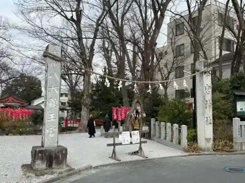 秩父今宮神社の{uncategorized: "未分類", other: "その他", undefined: "問題あり", building: "その他建物", grave: "お墓", sacred_gate: "鳥居", guardian: "狛犬", statue: "像", buddha: "仏像", history: "歴史", nature: "自然", garden: "庭園", animal: "動物", pagoda: "塔", temizu: "手水舎", mountain_gate: "山門・神門", sanctuary: "本殿・本堂", subordinate: "末社・摂社", art: "芸術", scenery: "景色", jizo: "地蔵", ema: "絵馬", goshuin: "御朱印", omikuji: "おみくじ", items: "授与品その他", amulet: "お守り", goshuincho: "御朱印帳", eats: "食事", festival: "お祭り", votive_dance: "神楽", shichigosan: "七五三参", wedding: "結婚式", experience: "体験その他", initially: "初詣", around: "周辺", anti_infection: "感染症対策"}