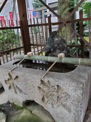 神明社の手水舎