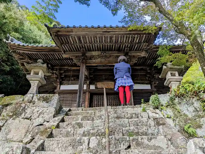 瀧山寺の本殿