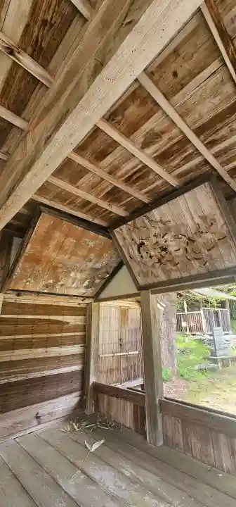 烏帽子杜三島神社の{uncategorized: "未分類", other: "その他", undefined: "問題あり", building: "その他建物", grave: "お墓", sacred_gate: "鳥居", guardian: "狛犬", statue: "像", buddha: "仏像", history: "歴史", nature: "自然", garden: "庭園", animal: "動物", pagoda: "塔", temizu: "手水舎", mountain_gate: "山門・神門", sanctuary: "本殿・本堂", subordinate: "末社・摂社", art: "芸術", scenery: "景色", jizo: "地蔵", ema: "絵馬", goshuin: "御朱印", omikuji: "おみくじ", items: "授与品その他", amulet: "お守り", goshuincho: "御朱印帳", eats: "食事", festival: "お祭り", votive_dance: "神楽", shichigosan: "七五三参", wedding: "結婚式", experience: "体験その他", initially: "初詣", around: "周辺", anti_infection: "感染症対策"}