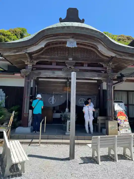 津照寺の{uncategorized: "未分類", other: "その他", undefined: "問題あり", building: "その他建物", grave: "お墓", sacred_gate: "鳥居", guardian: "狛犬", statue: "像", buddha: "仏像", history: "歴史", nature: "自然", garden: "庭園", animal: "動物", pagoda: "塔", temizu: "手水舎", mountain_gate: "山門・神門", sanctuary: "本殿・本堂", subordinate: "末社・摂社", art: "芸術", scenery: "景色", jizo: "地蔵", ema: "絵馬", goshuin: "御朱印", omikuji: "おみくじ", items: "授与品その他", amulet: "お守り", goshuincho: "御朱印帳", eats: "食事", festival: "お祭り", votive_dance: "神楽", shichigosan: "七五三参", wedding: "結婚式", experience: "体験その他", initially: "初詣", around: "周辺", anti_infection: "感染症対策"}