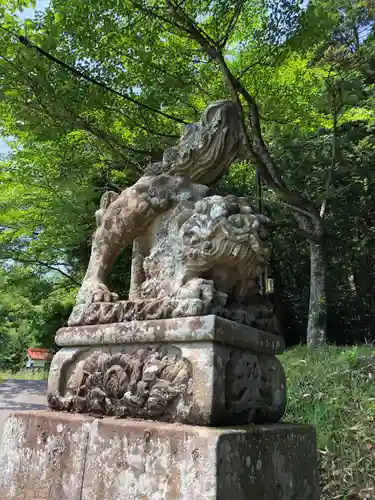 赤猪岩神社の狛犬