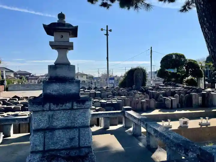 光明寺の{uncategorized: "未分類", other: "その他", undefined: "問題あり", building: "その他建物", grave: "お墓", sacred_gate: "鳥居", guardian: "狛犬", statue: "像", buddha: "仏像", history: "歴史", nature: "自然", garden: "庭園", animal: "動物", pagoda: "塔", temizu: "手水舎", mountain_gate: "山門・神門", sanctuary: "本殿・本堂", subordinate: "末社・摂社", art: "芸術", scenery: "景色", jizo: "地蔵", ema: "絵馬", goshuin: "御朱印", omikuji: "おみくじ", items: "授与品その他", amulet: "お守り", goshuincho: "御朱印帳", eats: "食事", festival: "お祭り", votive_dance: "神楽", shichigosan: "七五三参", wedding: "結婚式", experience: "体験その他", initially: "初詣", around: "周辺", anti_infection: "感染症対策"}