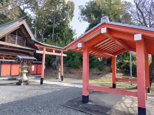 樫本神社（大原野神社境外摂社）の{uncategorized: "未分類", other: "その他", undefined: "問題あり", building: "その他建物", grave: "お墓", sacred_gate: "鳥居", guardian: "狛犬", statue: "像", buddha: "仏像", history: "歴史", nature: "自然", garden: "庭園", animal: "動物", pagoda: "塔", temizu: "手水舎", mountain_gate: "山門・神門", sanctuary: "本殿・本堂", subordinate: "末社・摂社", art: "芸術", scenery: "景色", jizo: "地蔵", ema: "絵馬", goshuin: "御朱印", omikuji: "おみくじ", items: "授与品その他", amulet: "お守り", goshuincho: "御朱印帳", eats: "食事", festival: "お祭り", votive_dance: "神楽", shichigosan: "七五三参", wedding: "結婚式", experience: "体験その他", initially: "初詣", around: "周辺", anti_infection: "感染症対策"}