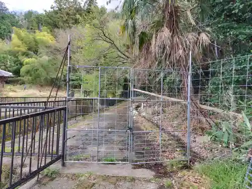 國狭槌神社の{uncategorized: "未分類", other: "その他", undefined: "問題あり", building: "その他建物", grave: "お墓", sacred_gate: "鳥居", guardian: "狛犬", statue: "像", buddha: "仏像", history: "歴史", nature: "自然", garden: "庭園", animal: "動物", pagoda: "塔", temizu: "手水舎", mountain_gate: "山門・神門", sanctuary: "本殿・本堂", subordinate: "末社・摂社", art: "芸術", scenery: "景色", jizo: "地蔵", ema: "絵馬", goshuin: "御朱印", omikuji: "おみくじ", items: "授与品その他", amulet: "お守り", goshuincho: "御朱印帳", eats: "食事", festival: "お祭り", votive_dance: "神楽", shichigosan: "七五三参", wedding: "結婚式", experience: "体験その他", initially: "初詣", around: "周辺", anti_infection: "感染症対策"}