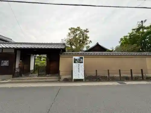 大田神社（賀茂別雷神社境外摂社）の{uncategorized: "未分類", other: "その他", undefined: "問題あり", building: "その他建物", grave: "お墓", sacred_gate: "鳥居", guardian: "狛犬", statue: "像", buddha: "仏像", history: "歴史", nature: "自然", garden: "庭園", animal: "動物", pagoda: "塔", temizu: "手水舎", mountain_gate: "山門・神門", sanctuary: "本殿・本堂", subordinate: "末社・摂社", art: "芸術", scenery: "景色", jizo: "地蔵", ema: "絵馬", goshuin: "御朱印", omikuji: "おみくじ", items: "授与品その他", amulet: "お守り", goshuincho: "御朱印帳", eats: "食事", festival: "お祭り", votive_dance: "神楽", shichigosan: "七五三参", wedding: "結婚式", experience: "体験その他", initially: "初詣", around: "周辺", anti_infection: "感染症対策"}