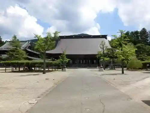 井波別院瑞泉寺の本殿