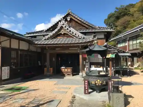 閼伽井坊の本殿