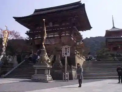清水寺の山門・神門