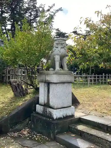 秋田県護國神社の狛犬