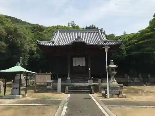 聖通寺の本殿・本堂