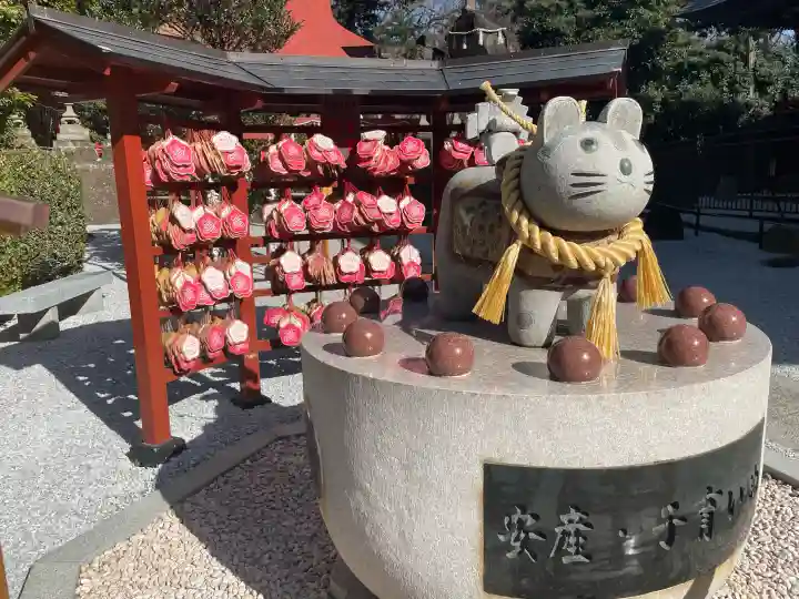 産泰神社の{uncategorized: "未分類", other: "その他", undefined: "問題あり", building: "その他建物", grave: "お墓", sacred_gate: "鳥居", guardian: "狛犬", statue: "像", buddha: "仏像", history: "歴史", nature: "自然", garden: "庭園", animal: "動物", pagoda: "塔", temizu: "手水舎", mountain_gate: "山門・神門", sanctuary: "本殿・本堂", subordinate: "末社・摂社", art: "芸術", scenery: "景色", jizo: "地蔵", ema: "絵馬", goshuin: "御朱印", omikuji: "おみくじ", items: "授与品その他", amulet: "お守り", goshuincho: "御朱印帳", eats: "食事", festival: "お祭り", votive_dance: "神楽", shichigosan: "七五三参", wedding: "結婚式", experience: "体験その他", initially: "初詣", around: "周辺", anti_infection: "感染症対策"}