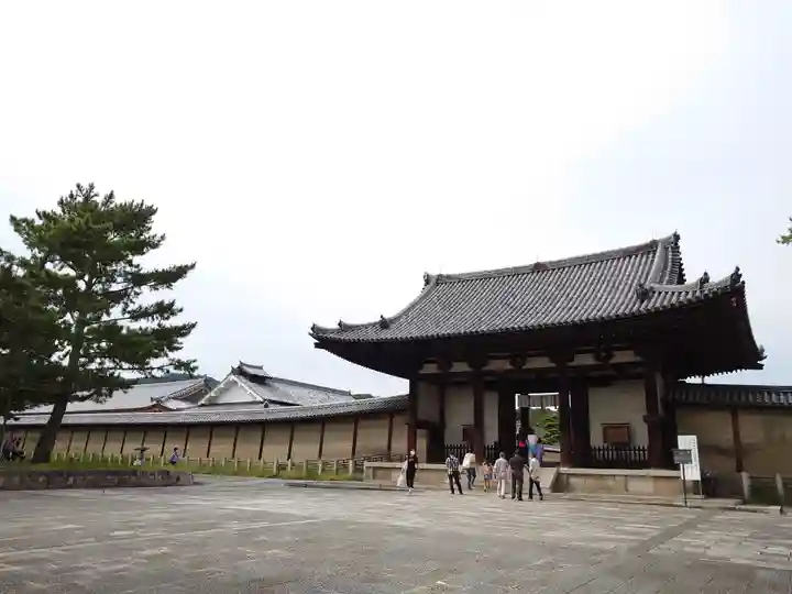 法隆寺の山門・神門