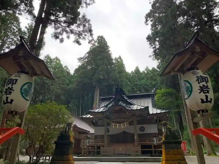 御岩神社の本殿・本堂