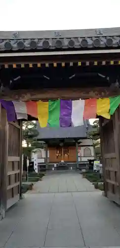 良観寺の山門