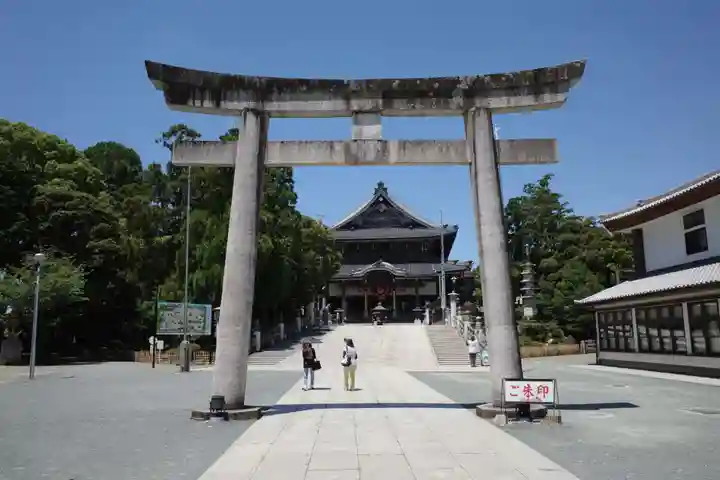 豊川閣 妙厳寺の鳥居