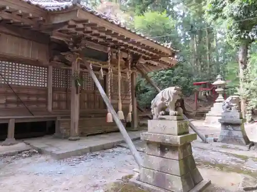 神明神社の本殿