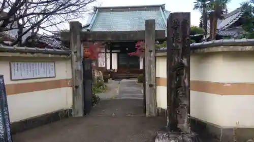 常在寺の山門