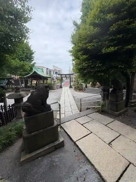白髭神社の{uncategorized: "未分類", other: "その他", undefined: "問題あり", building: "その他建物", grave: "お墓", sacred_gate: "鳥居", guardian: "狛犬", statue: "像", buddha: "仏像", history: "歴史", nature: "自然", garden: "庭園", animal: "動物", pagoda: "塔", temizu: "手水舎", mountain_gate: "山門・神門", sanctuary: "本殿・本堂", subordinate: "末社・摂社", art: "芸術", scenery: "景色", jizo: "地蔵", ema: "絵馬", goshuin: "御朱印", omikuji: "おみくじ", items: "授与品その他", amulet: "お守り", goshuincho: "御朱印帳", eats: "食事", festival: "お祭り", votive_dance: "神楽", shichigosan: "七五三参", wedding: "結婚式", experience: "体験その他", initially: "初詣", around: "周辺", anti_infection: "感染症対策"}