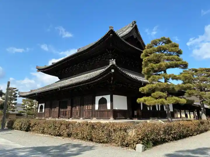 建仁寺(建仁禅寺)の{uncategorized: "未分類", other: "その他", undefined: "問題あり", building: "その他建物", grave: "お墓", sacred_gate: "鳥居", guardian: "狛犬", statue: "像", buddha: "仏像", history: "歴史", nature: "自然", garden: "庭園", animal: "動物", pagoda: "塔", temizu: "手水舎", mountain_gate: "山門・神門", sanctuary: "本殿・本堂", subordinate: "末社・摂社", art: "芸術", scenery: "景色", jizo: "地蔵", ema: "絵馬", goshuin: "御朱印", omikuji: "おみくじ", items: "授与品その他", amulet: "お守り", goshuincho: "御朱印帳", eats: "食事", festival: "お祭り", votive_dance: "神楽", shichigosan: "七五三参", wedding: "結婚式", experience: "体験その他", initially: "初詣", around: "周辺", anti_infection: "感染症対策"}