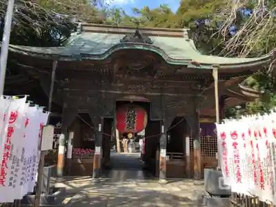 豊川閣　妙厳寺の山門・神門
