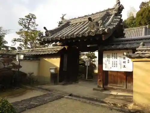 法華院の山門