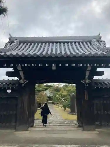 報恩寺の山門