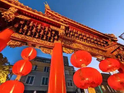 横濱関帝廟の山門・神門