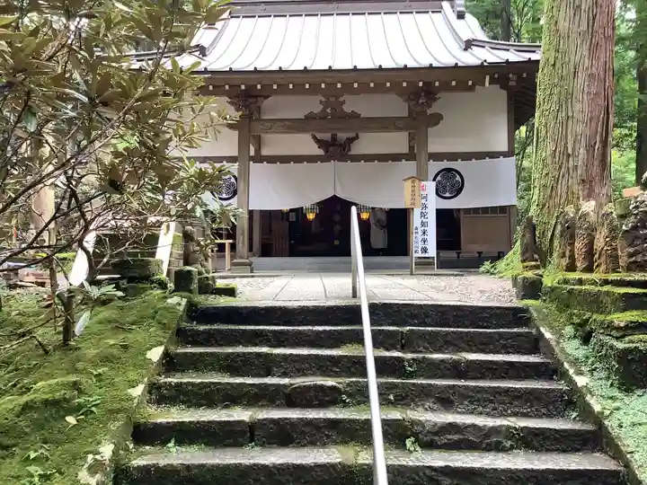 御岩神社の本殿・本堂